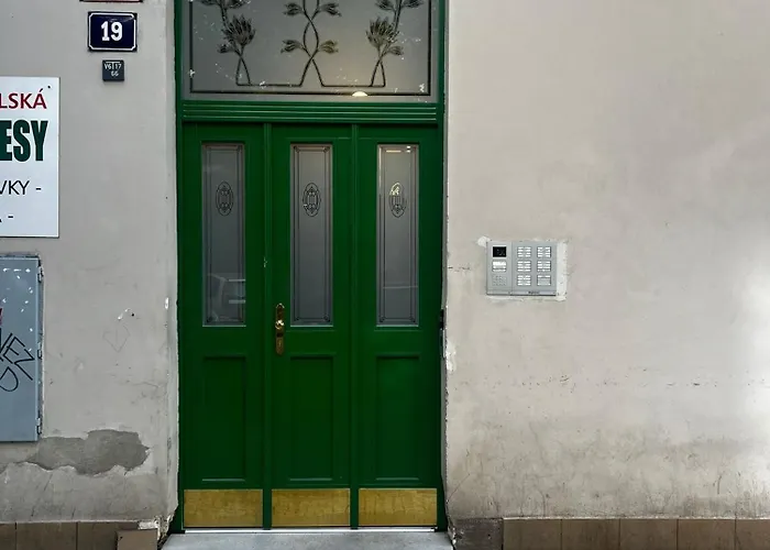 Апартаменты Vinohrady Retreat 2bdr Прага