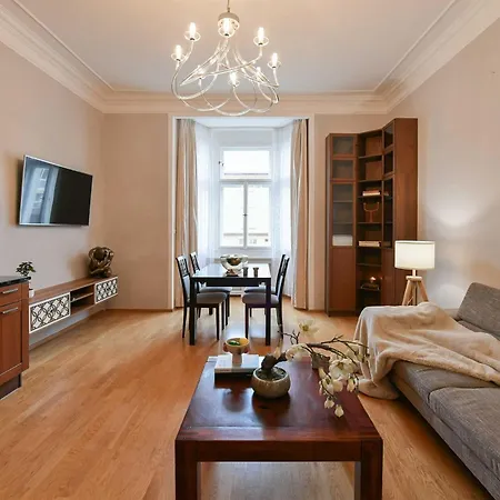 Vinohrady Retreat 2bdr Apartment *